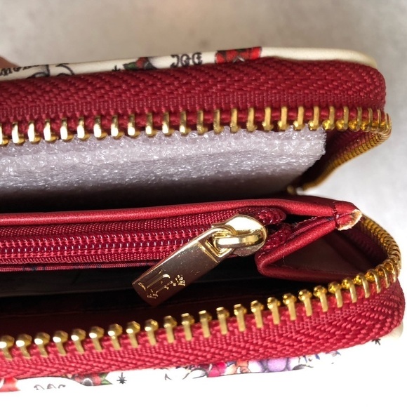 Loungefly Disney Snow White Tattoo Zip Around Wallet NWT - Picture 7 of 14